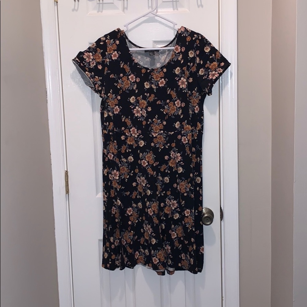 Short sleeve flower dress
